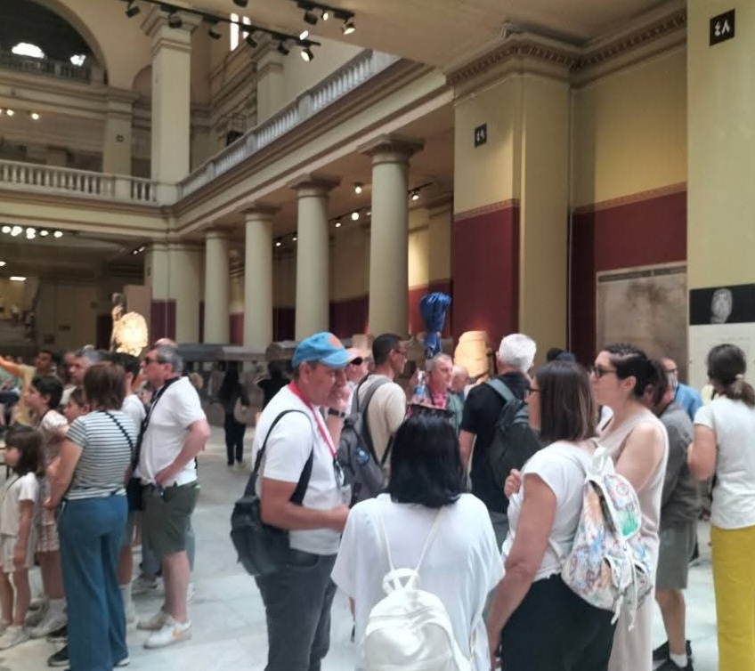 إقبال السائحين على المتحف المصري بالتحرير 