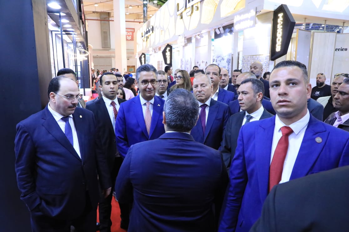 وزير التموين ومحافظ القاهرة يفتتحان معرض سيراميكا ماركت لتجيهزات المنزل