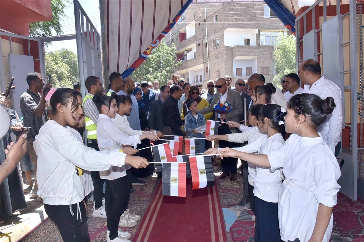 محافظ الأقصر وافتتاح محطات صرف صحي 