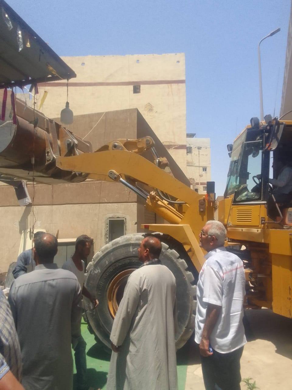 رئيس حي شرق مدينة نصر: استمرار حملات إزالة التعديات والمخالفات بمدينة الأمل