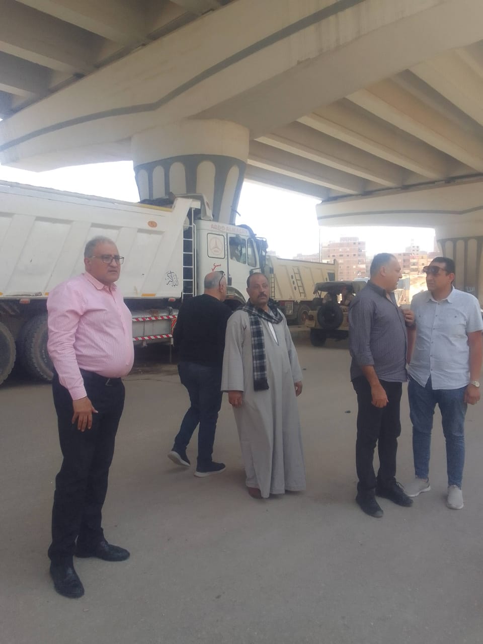 رئيس حي شرق مدينة نصر: استمرار حملات إزالة التعديات والمخالفات بمدينة الأمل