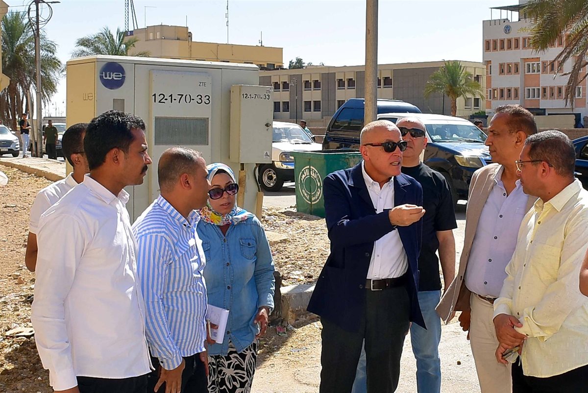 محافظ الأقصر وجولة ميدانية فى شوارع المدينة