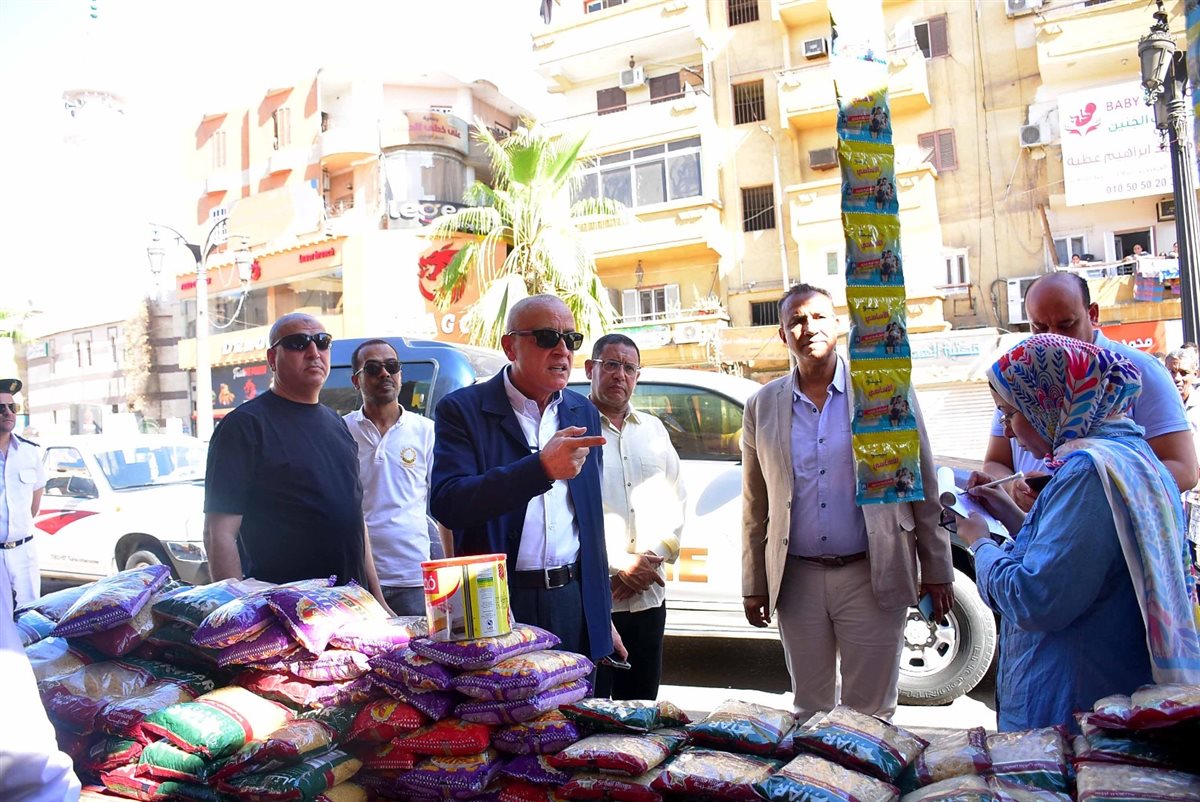 محافظ الأقصر وجولة ميدانية فى شوارع المدينة