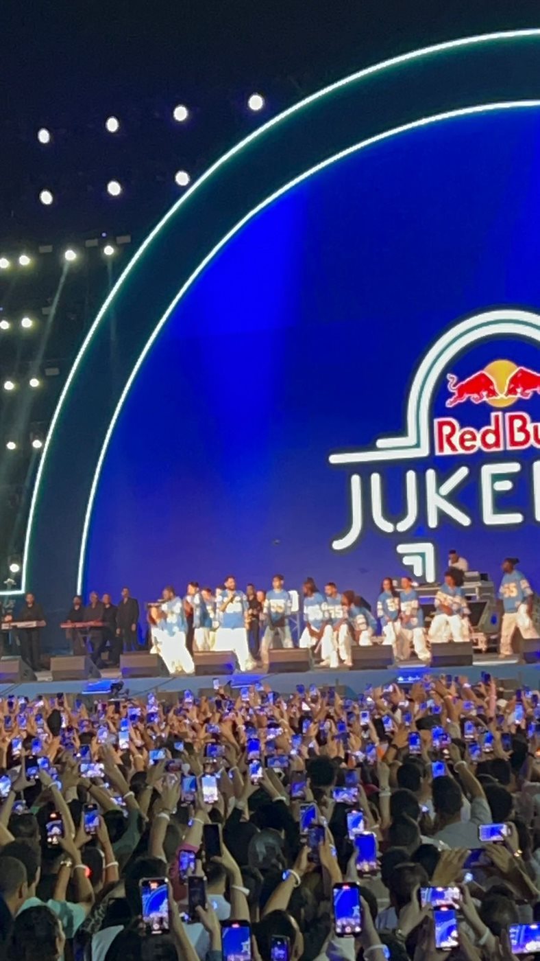 نيللي كريم مفاجأة حفل تامر حسني  في ريد بول جوك بوكس