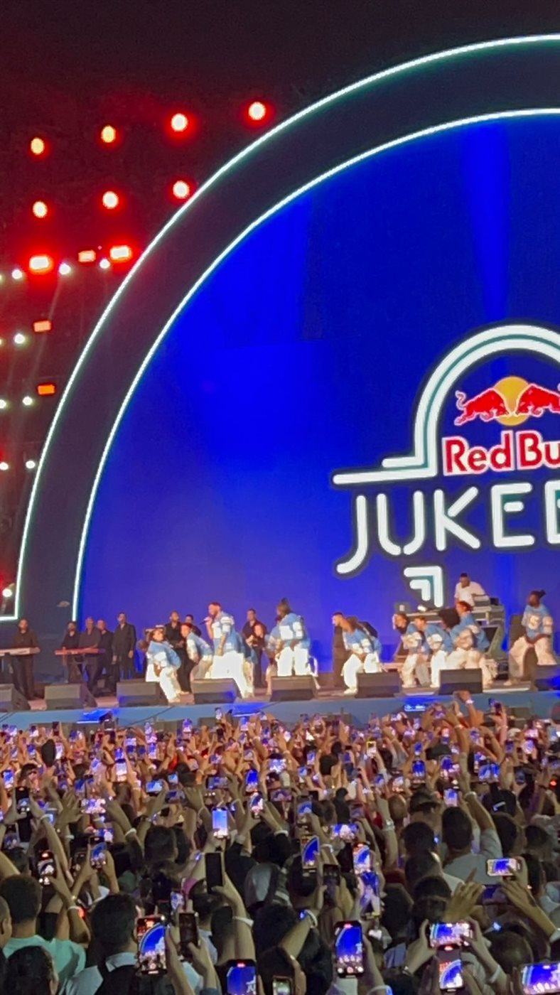 نيللي كريم مفاجأة حفل تامر حسني  في ريد بول جوك بوكس