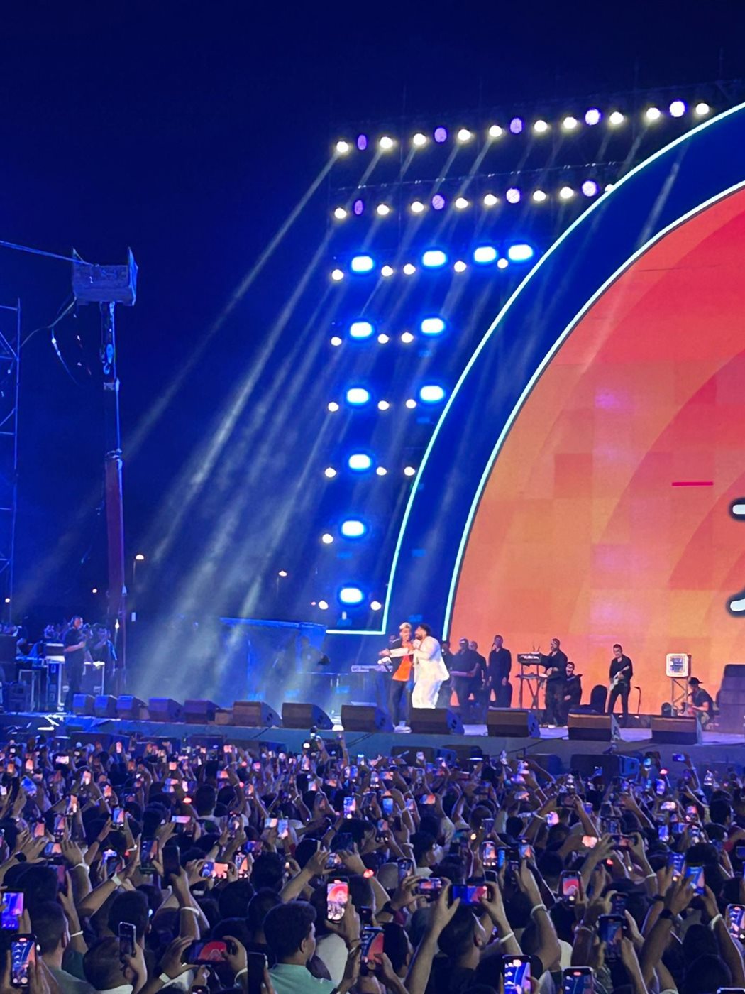 مفاجآت حفل تامر حسني