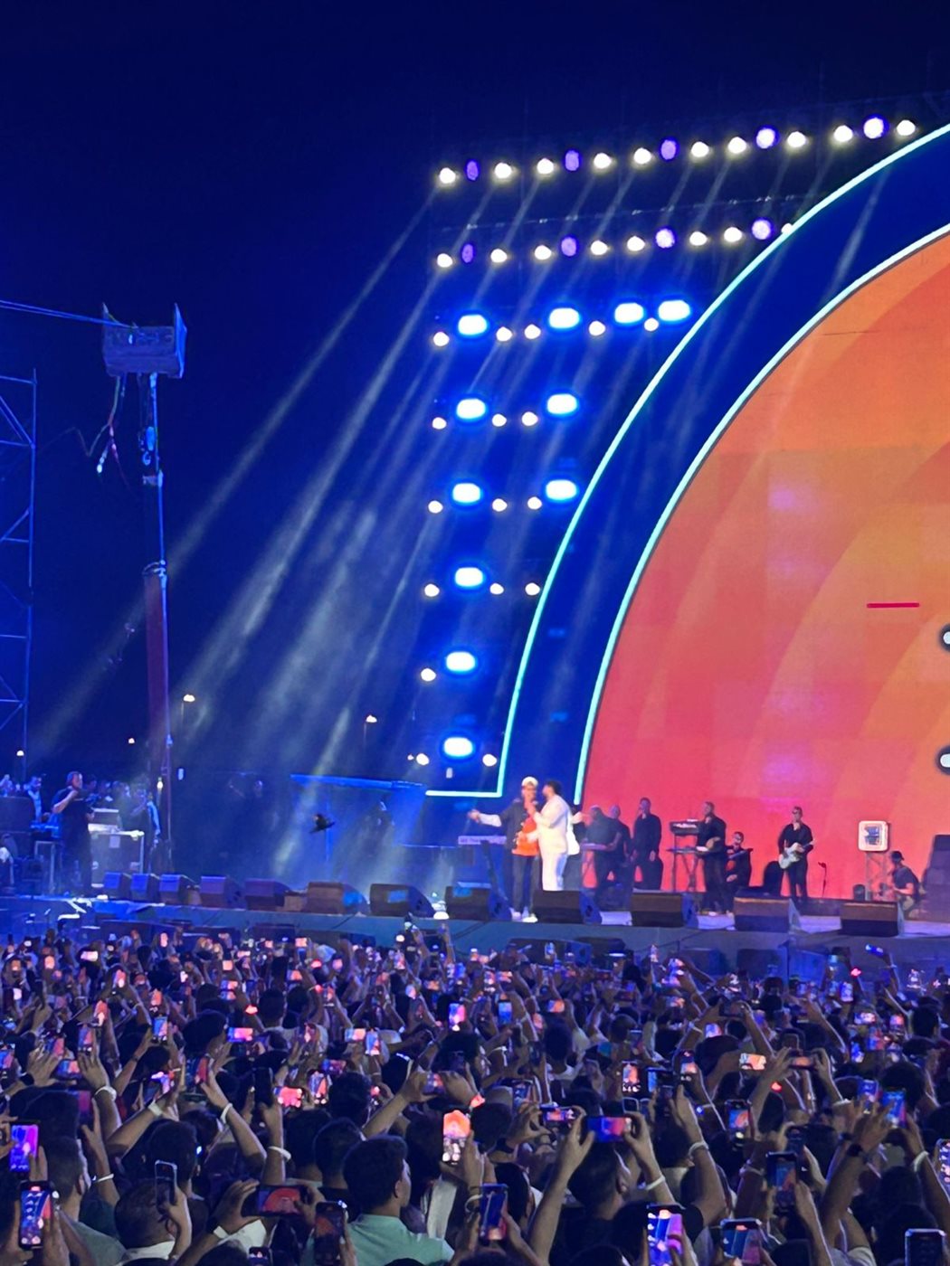 مفاجآت حفل تامر حسني