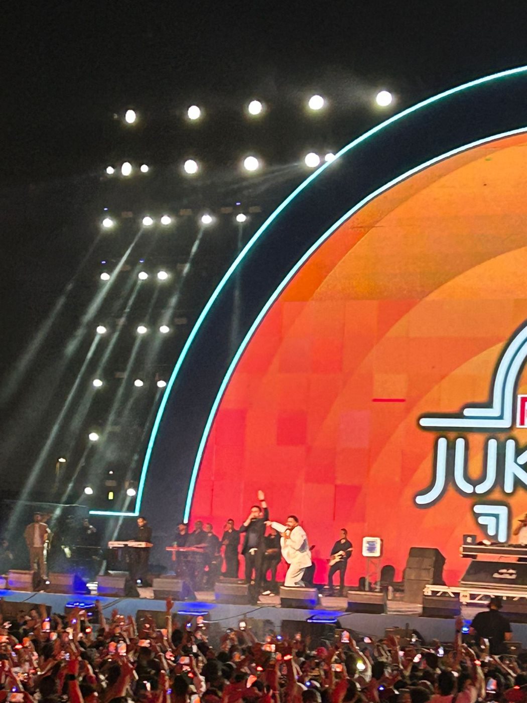 مفاجآت حفل تامر حسني