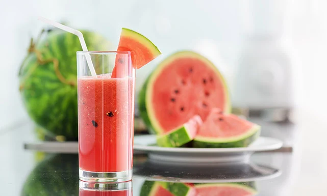 وصفة احترافية هتبهرك.. طريقة عمل بطيخ بالتوت خطوة بخطوة