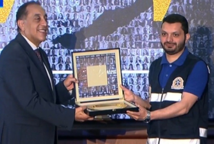 رئيس الوزراء يكرم عددًا من النمائج المشرفة بمرفق هيئة الإسعاف المصرية