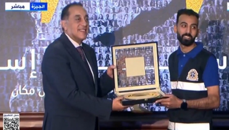 رئيس الوزراء يكرم عددًا من النمائج المشرفة بمرفق هيئة الإسعاف المصرية