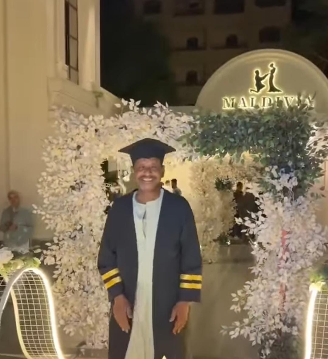 تكريم عامل كلية جامعة جنوب الوادي