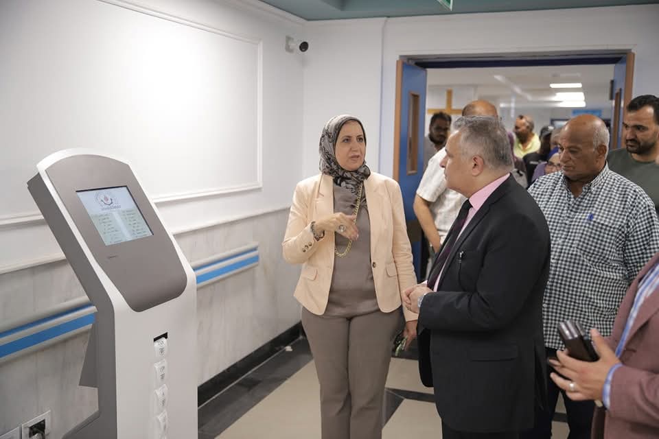 رئيس جامعة السويس يتفقد العيادات الخارجية
