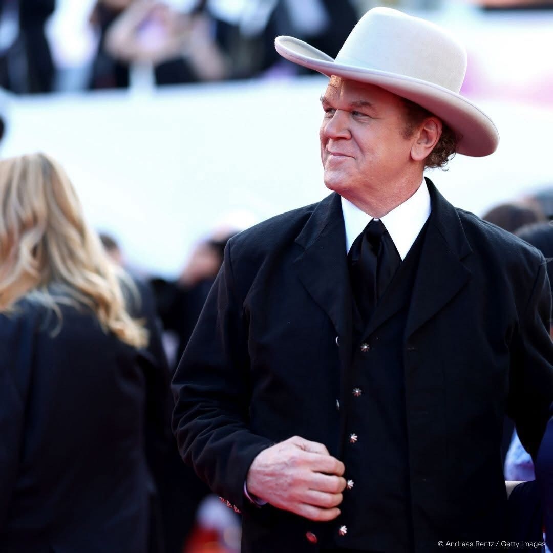  جون سي رايلي.