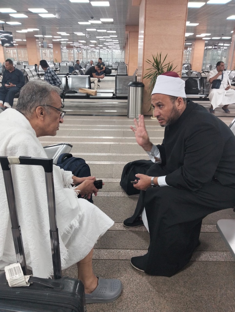 وعاظ وواعظات الأزهر ينتشرون في جميع مطارات الجمهورية لتقديم الإرشاد الديني وبيان أحكام الحج ومقاصده للحجاج