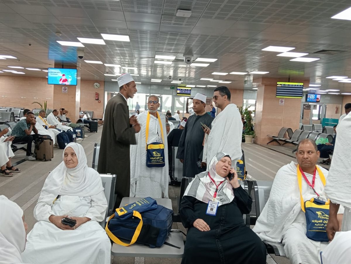 وعاظ وواعظات الأزهر ينتشرون في جميع مطارات الجمهورية لتقديم الإرشاد الديني وبيان أحكام الحج ومقاصده للحجاج