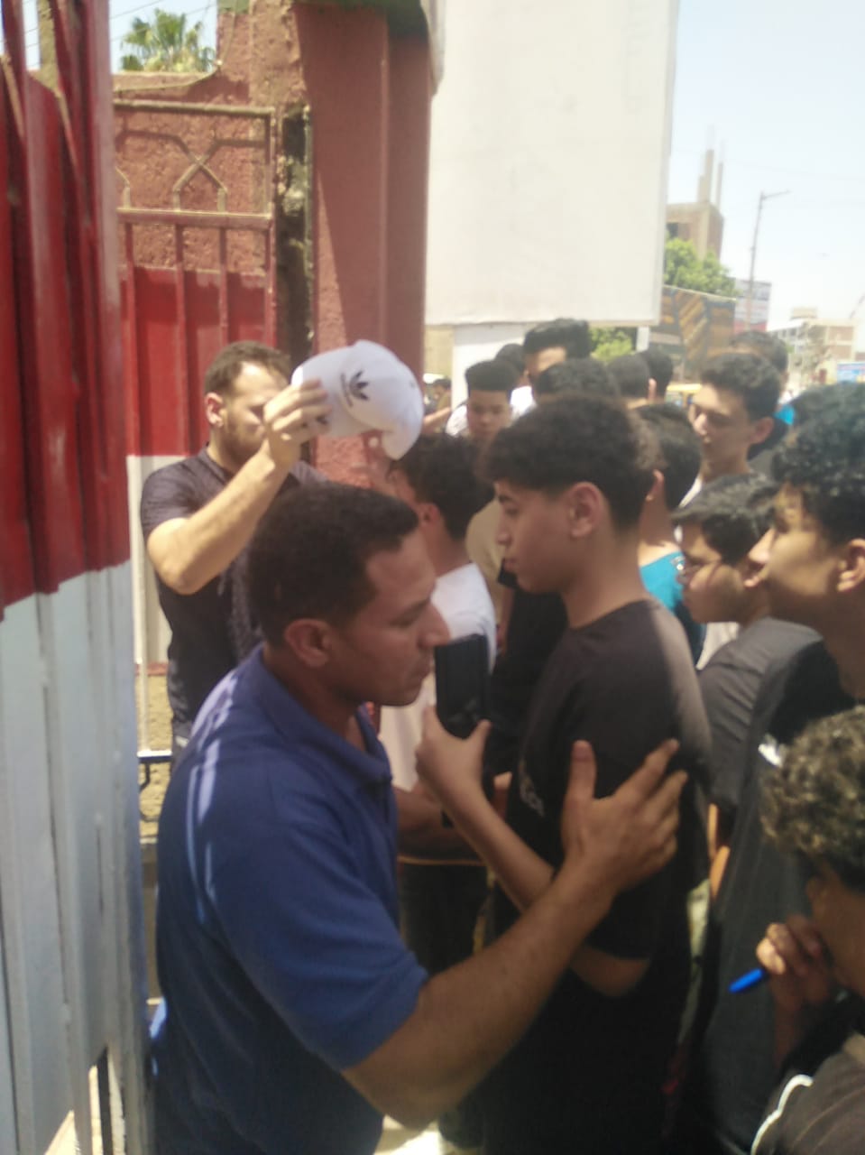 تفتيش قبل الدخول للامتحانات بالمنوفية