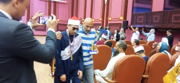 الطالب محمد الشحات بالشرقية الأزهرية يفوز المركز الأول فى مسابقة تحدى القراءة العربى فئه ذوي الهمم