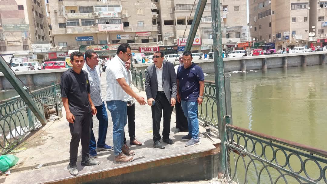 غلق كوبري كفر الدوار العائم بسبب هبوط بعض أجزائه