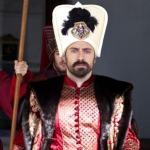 خالد أرغنتش نجم حريم السلطان يواجه حكمًا بالسجن بتهمة الشهادة الزور