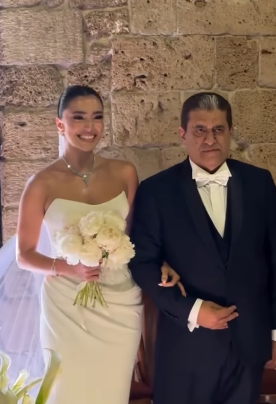 اللحظات الأولى من حفل زفاف اللبنانية ستيفاني عطالله