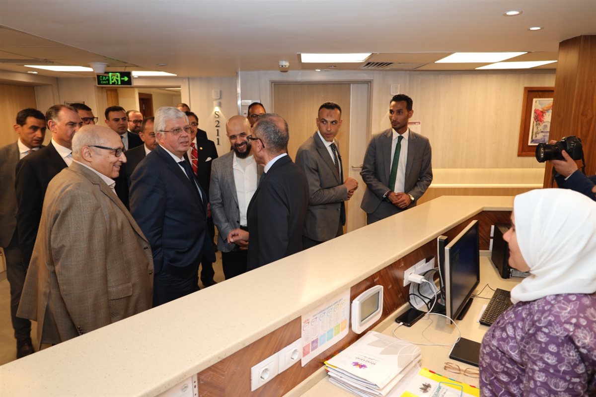وزير التعليم العالي يتفقد مستشفى سعاد كفافي الجامعي