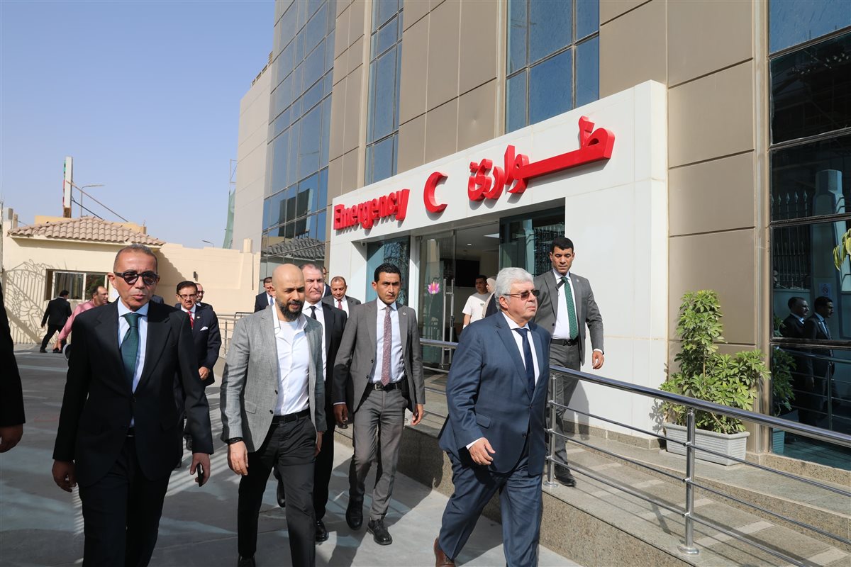 وزير التعليم العالي يتفقد مستشفى سعاد كفافي الجامعي