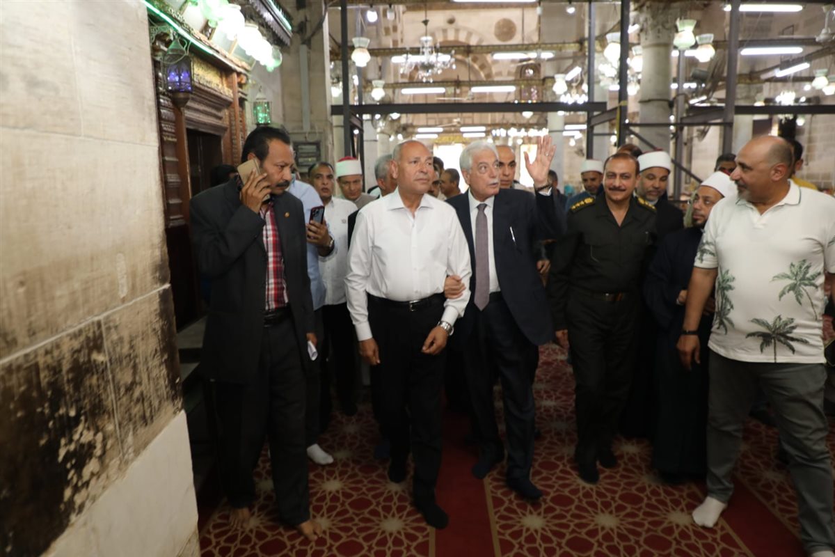  محافظ القاهرة ومستشار رئيس الجمهورية يتفقدان مسجد السلطان أبو العلا