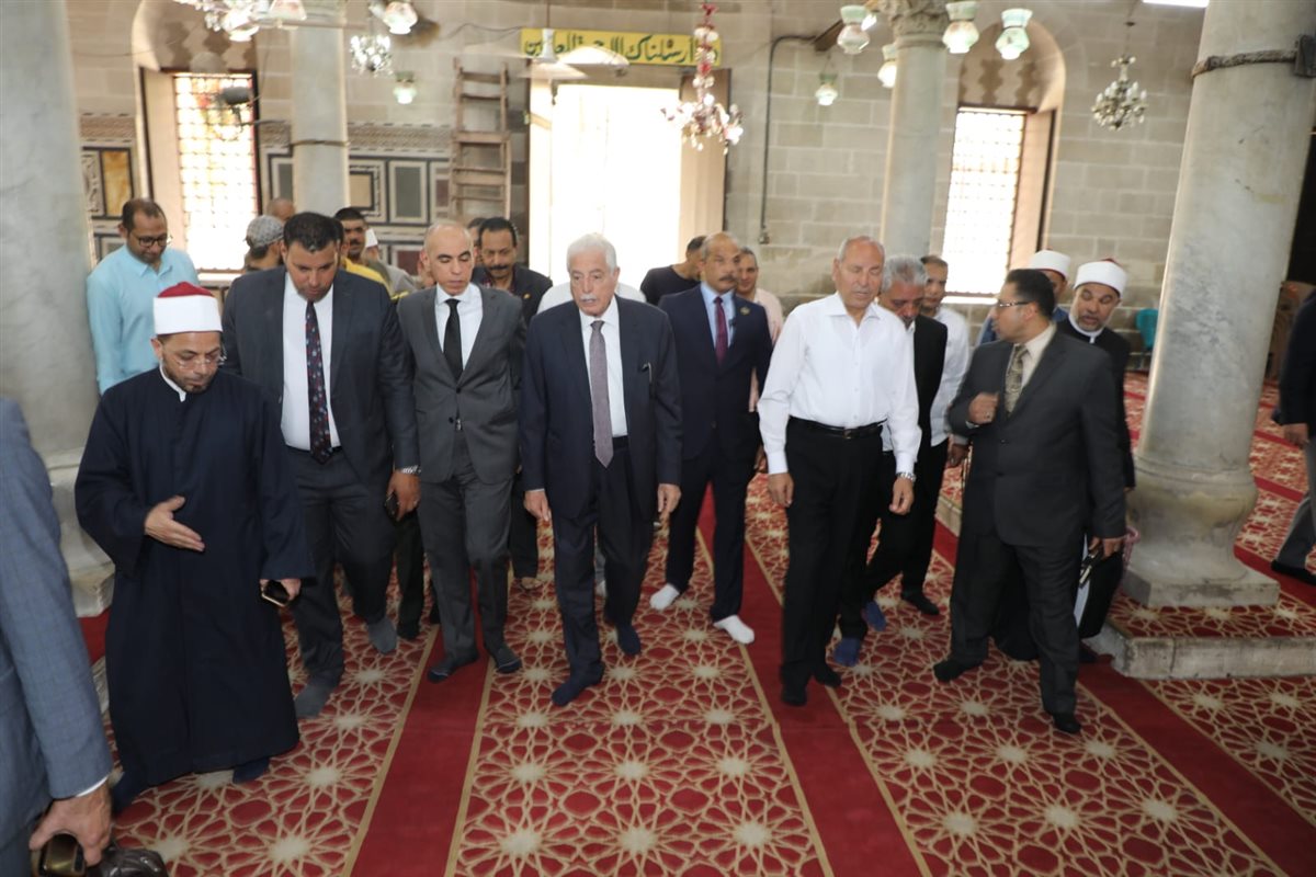  محافظ القاهرة ومستشار رئيس الجمهورية يتفقدان مسجد السلطان أبو العلا