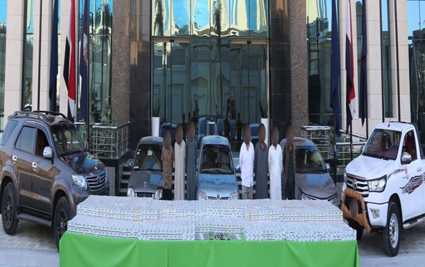 المتهمين والمضبوطات