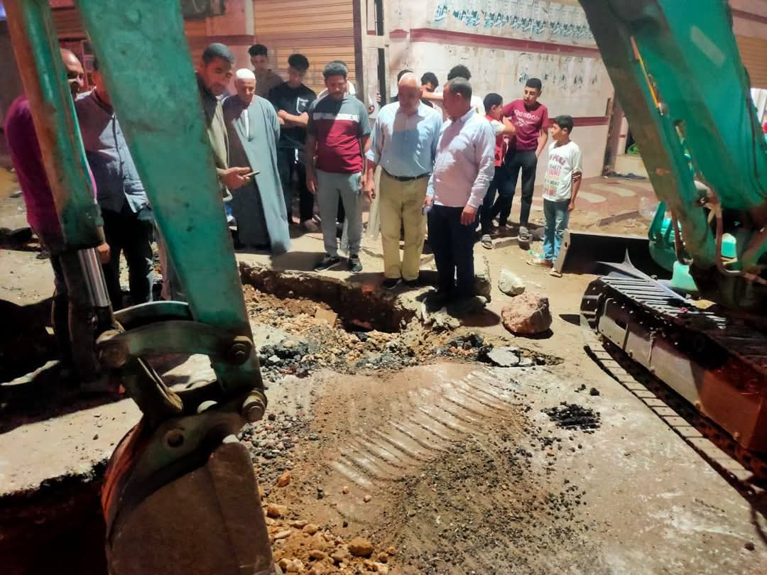 هبوط أرضي بسبب كسر ماسورة مياه بسمنود