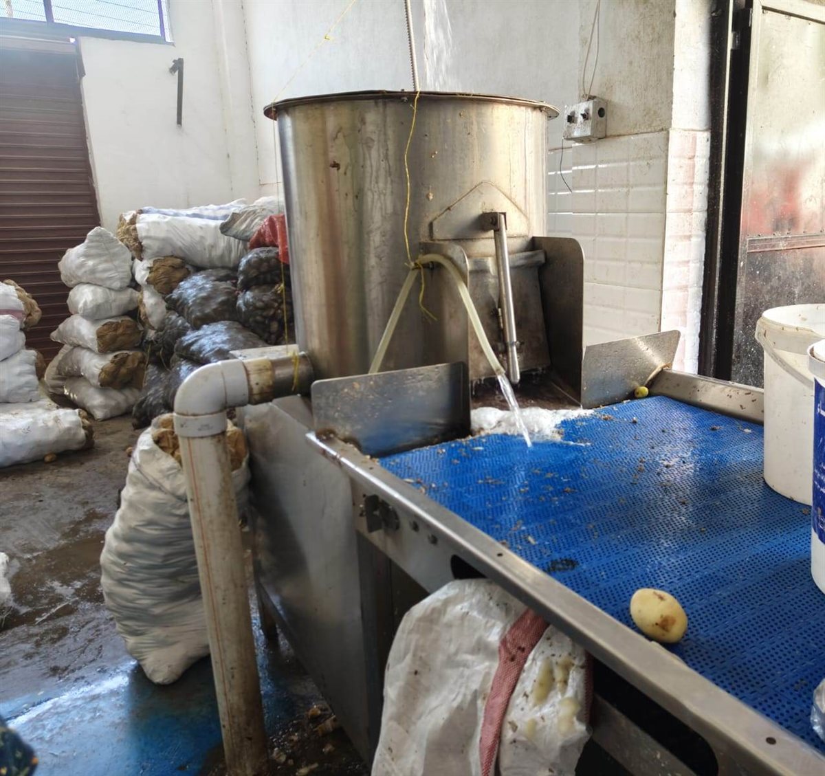 ضبط مصنع مخالف والتحفظ على مواد غذائية بالمنوفية 