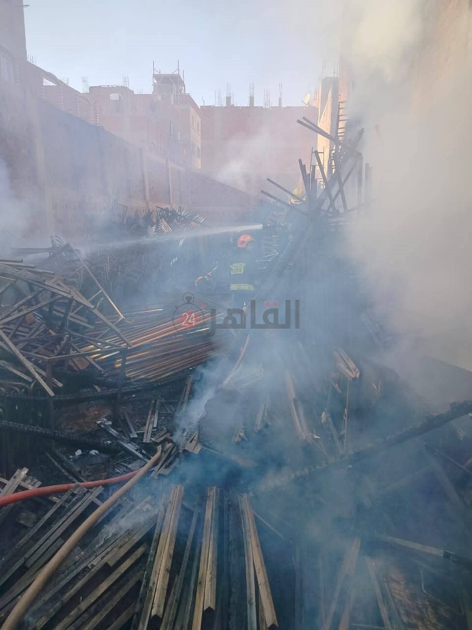 حريق هائل يلتهم مخزن فراشة