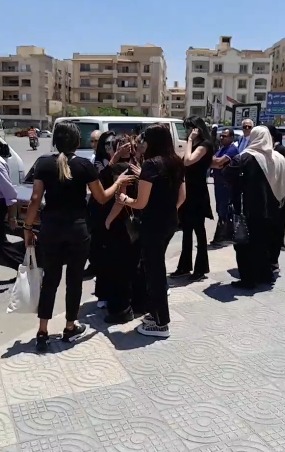 بكاء وانهيار وئام مجدي لحظة وصول جثمان جدتها 