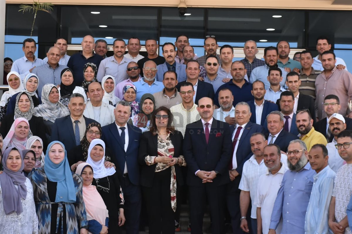 في ممر شرفي.. أسرة جامعة السادات تستقبل رئيسة الجامعة تقديرًا لجهودها وعطائها