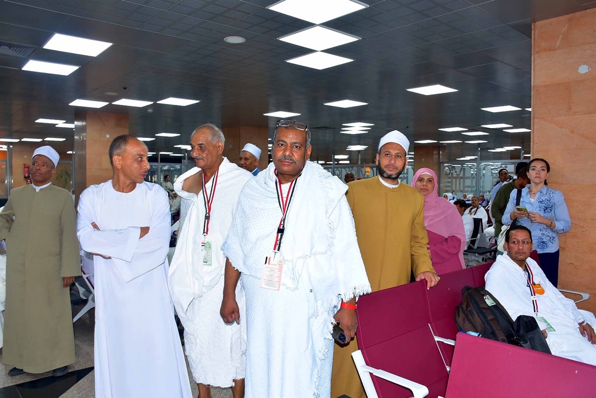 محافظ الأقصر يودع الحجاج بالمطار