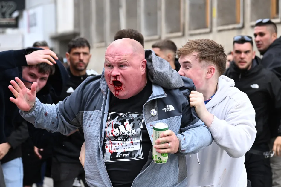 اشتباكات عنيفة بين جماهير تشيلسي وريال بيتيس