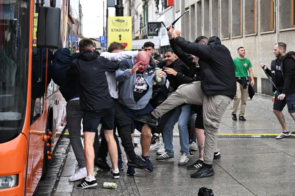 اشتباكات بين جماهير تشيلسي وريال بيتيس