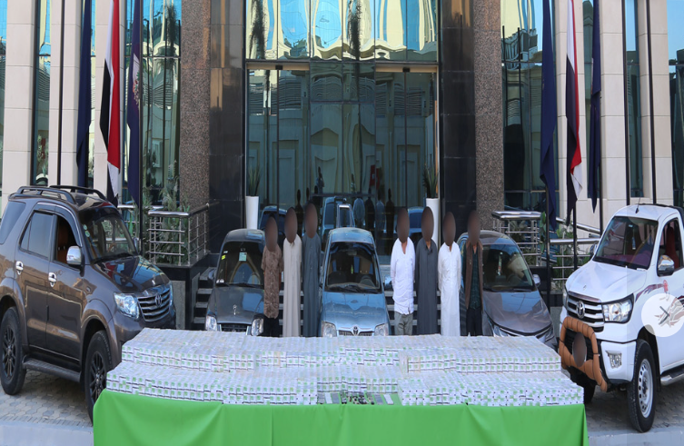 المتهمين والمضبوطات 