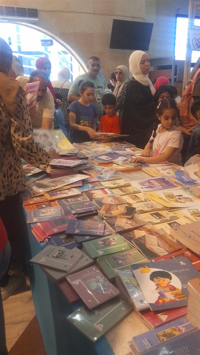 إقبال على معرض الكتاب بالدقهلية 