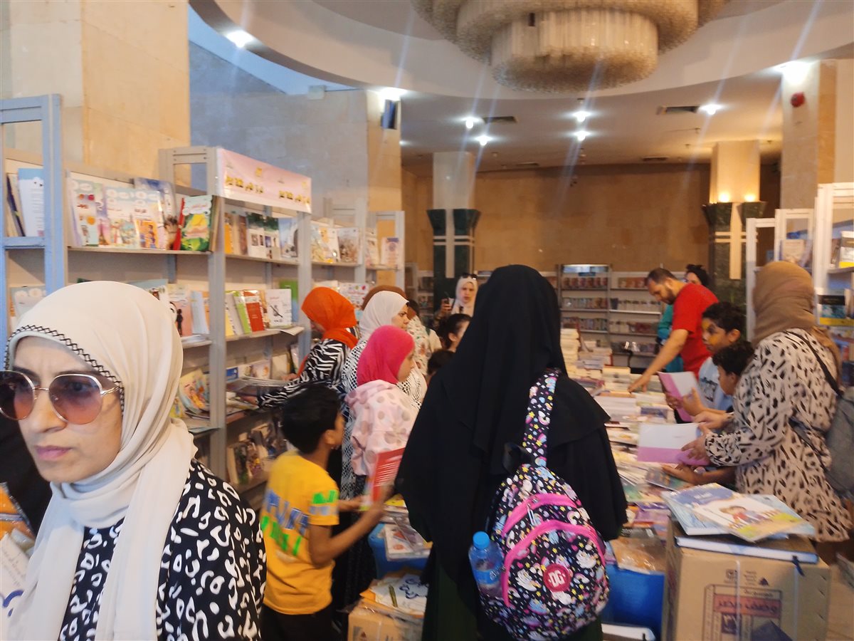 إقبال على معرض الكتاب بالدقهلية 