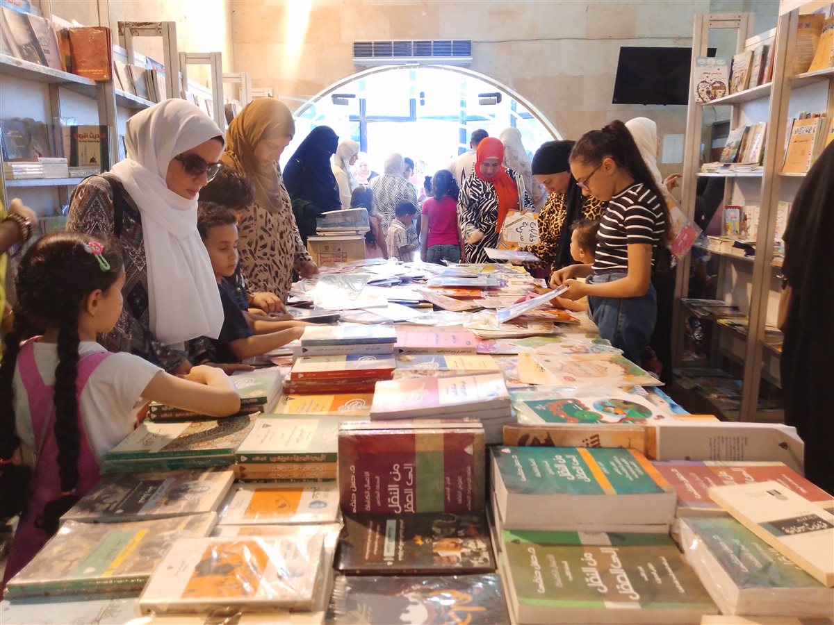 إقبال على معرض الكتاب بالدقهلية 