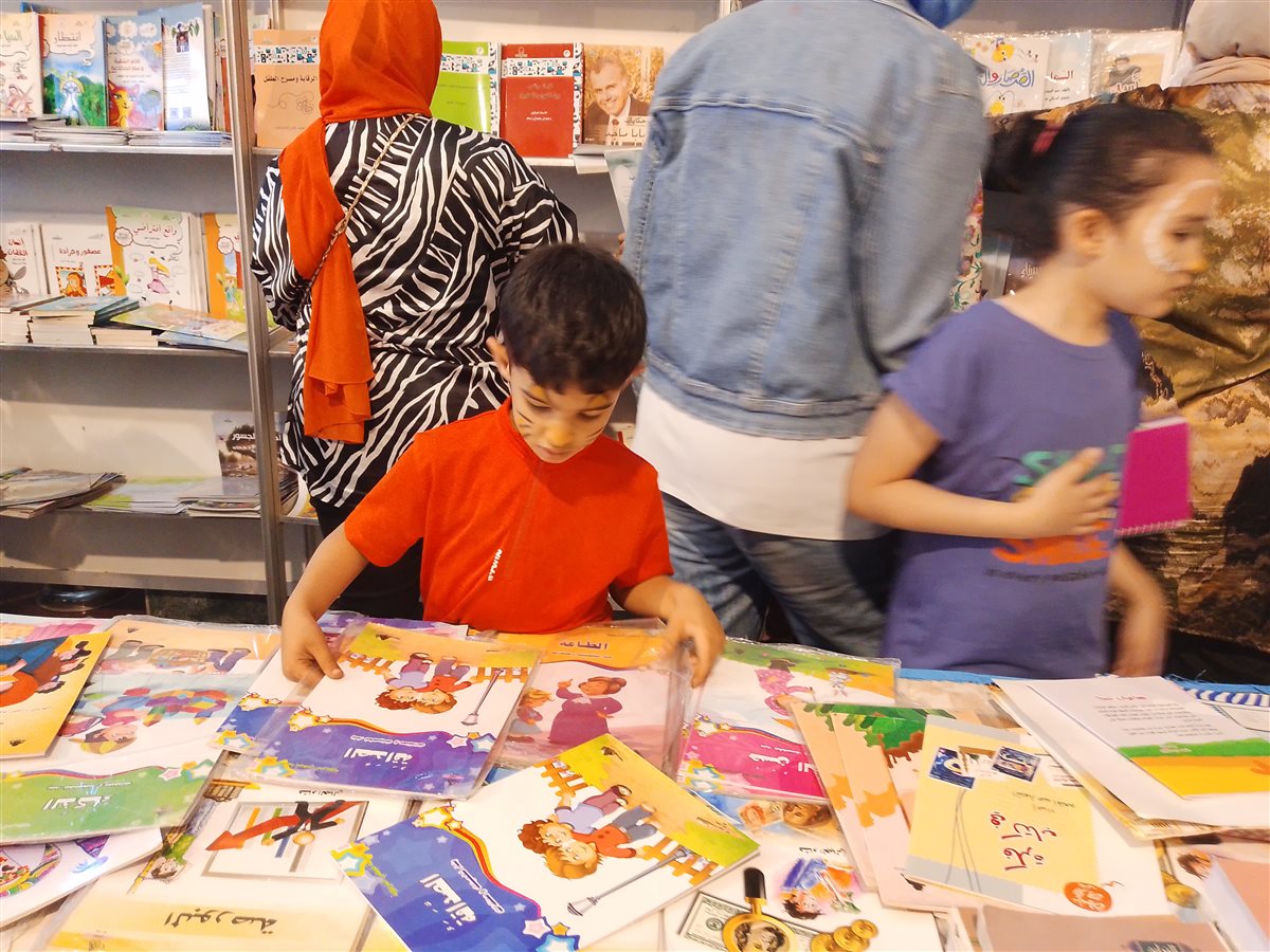 إقبال على معرض الكتاب بالدقهلية 