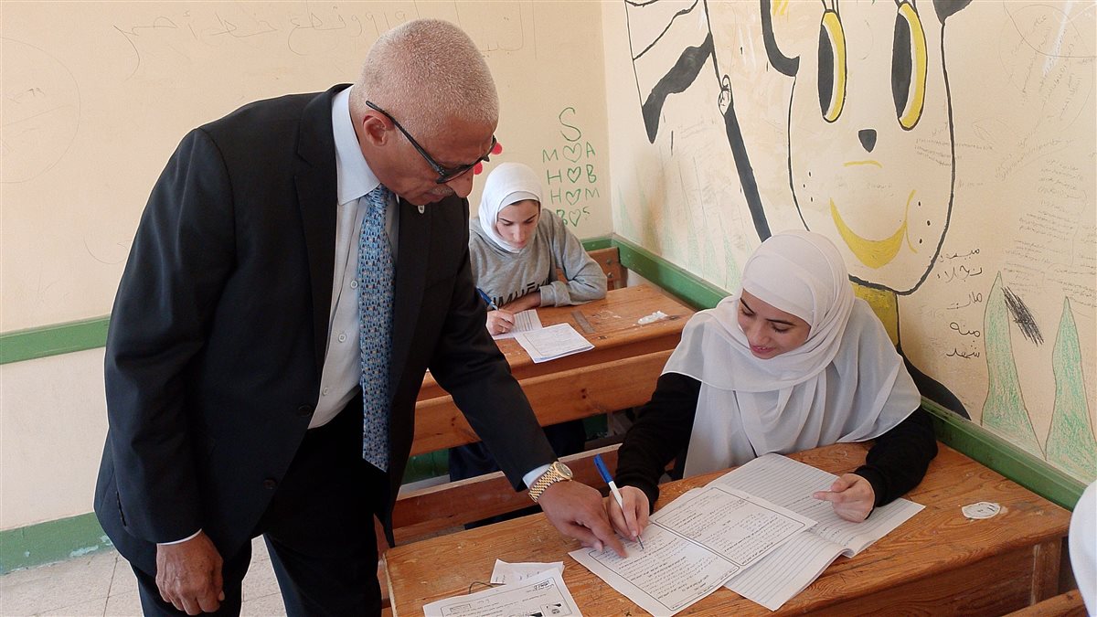 محافظ شمال سيناء يتفقد امتحانات الدبلومات الفنية بالعريش