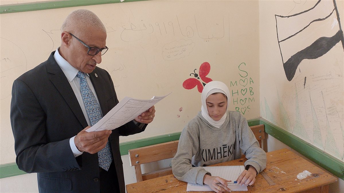 محافظ شمال سيناء يتفقد امتحانات الدبلومات الفنية بالعريش