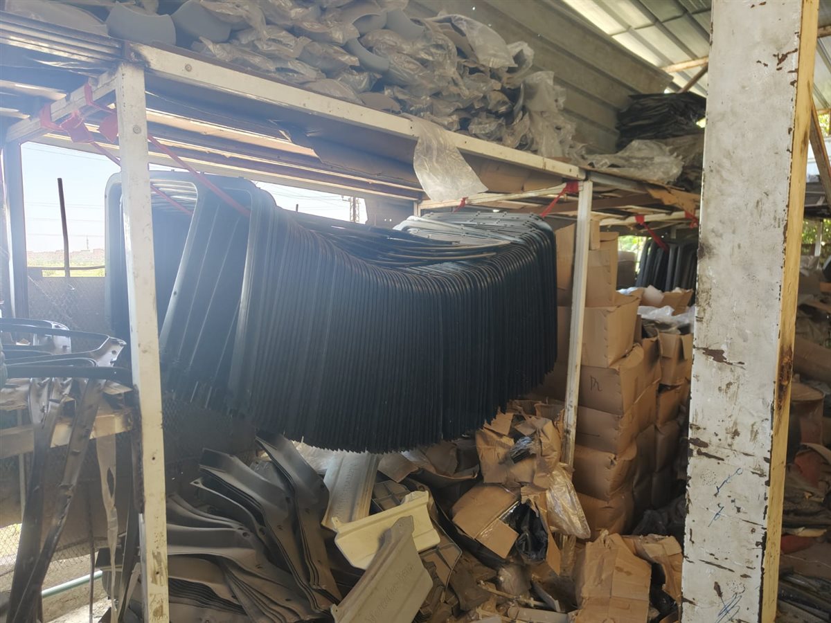 ضبط مصنع لإنتاج إكسسوارات سيارات مقلدة ببركة السبع في المنوفية