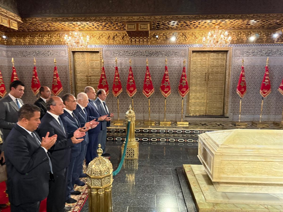 وزير الخارجية يزور ضريح  ملكيّ المملكة المغربية الراحلين امحمد الخامس والحسن الثاني