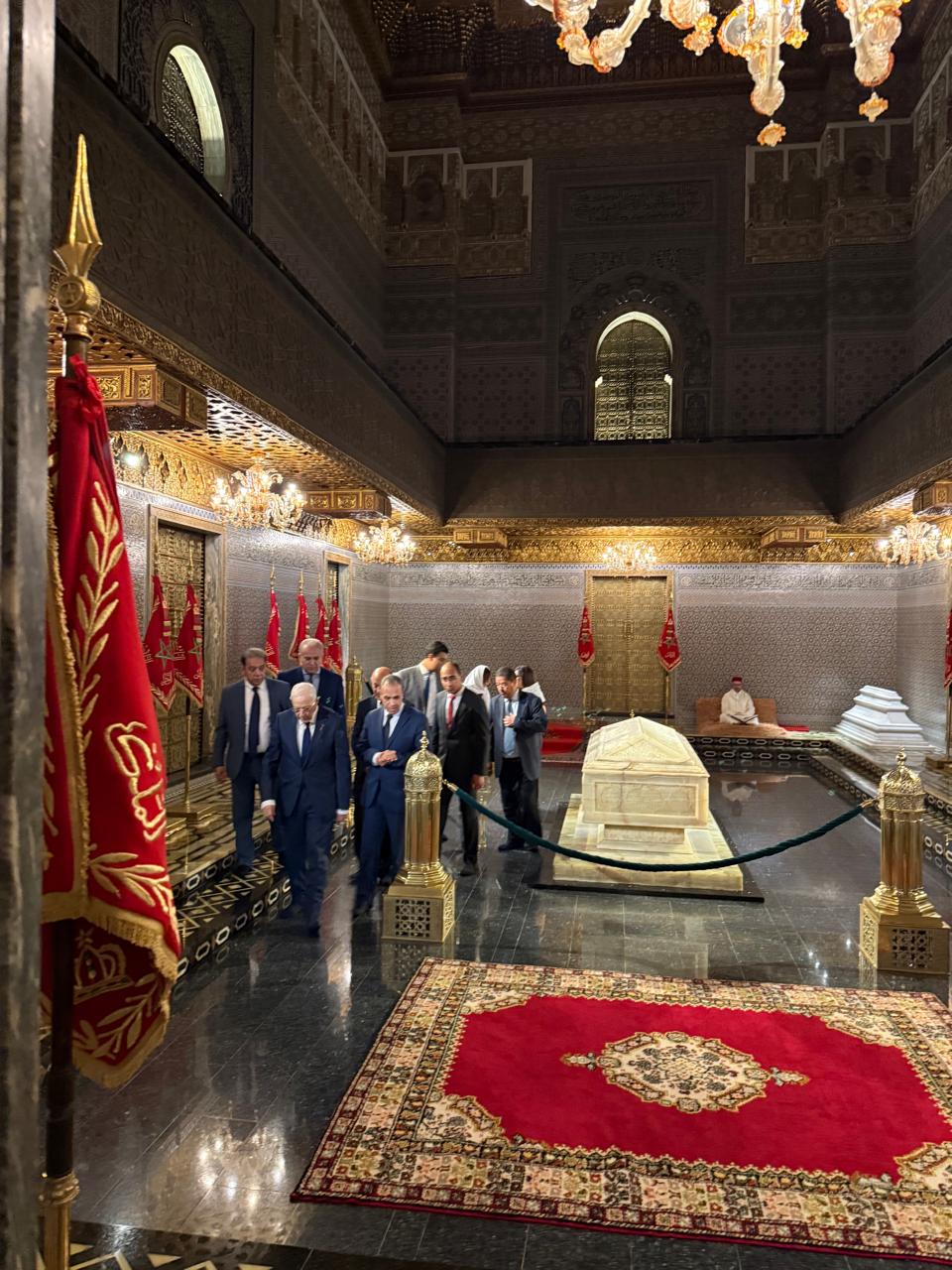 وزير الخارجية يزور ضريح  ملكيّ المملكة المغربية الراحلين امحمد الخامس والحسن الثاني