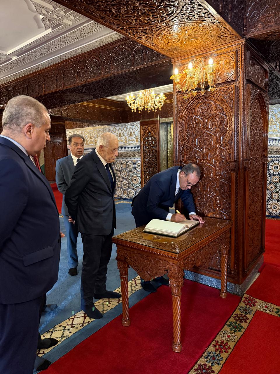 وزير الخارجية يزور ضريح  ملكيّ المملكة المغربية الراحلين امحمد الخامس والحسن الثاني