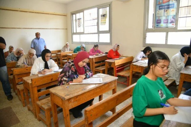 طلاب في لجنة امتحان